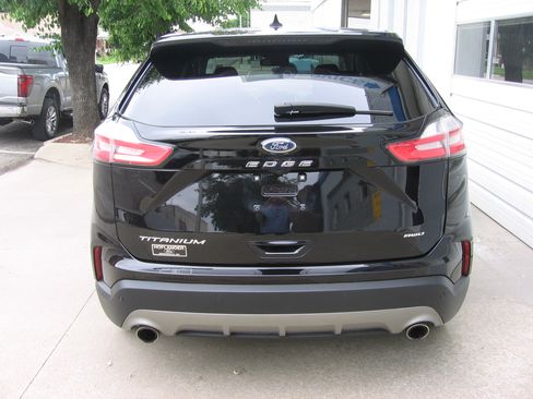 Used 2024 Ford Edge Titanium image 4