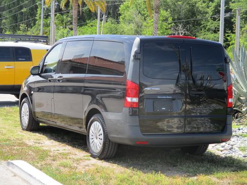 Used 2019 Mercedes-Benz Metris Passenger image 3