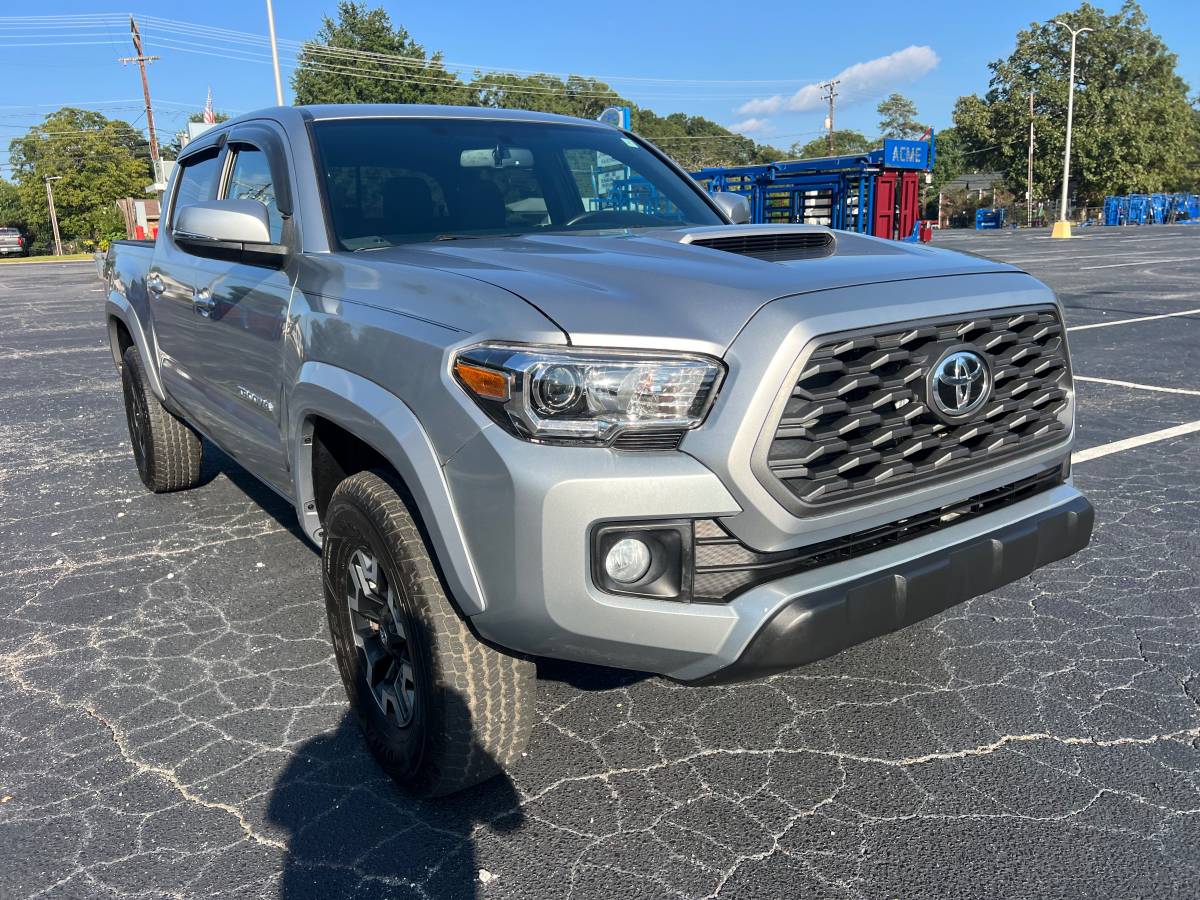 Used 2017 Toyota Tacoma TRD Sport Pickup 4D 5 ft AWD/4WD image 4