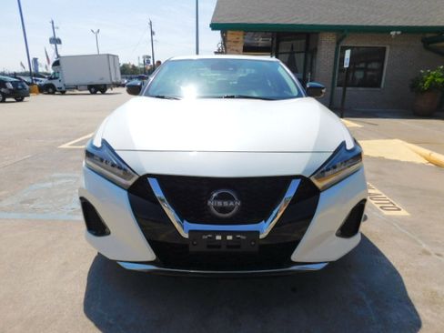 Used 2023 Nissan Maxima SV FWD image 3