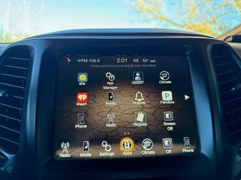 Used 2017 Jeep Cherokee Trailhawk AWD/4WD image 11