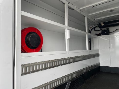 Used 2018 Ford Transit 350 image 8