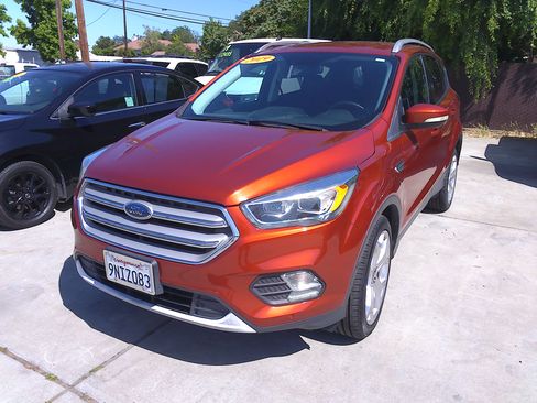 Used 2019 Ford Escape 4WD Titanium image 2