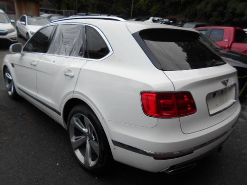 Used 2018 Bentley Bentayga Design Series AWD/4WD image 3