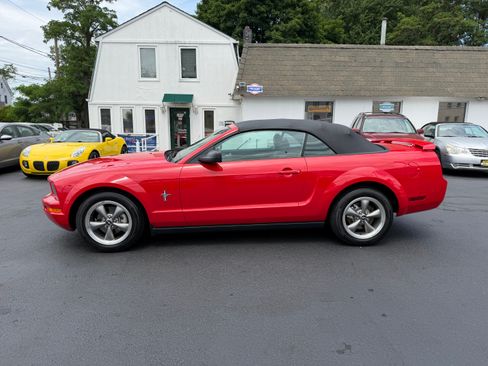 Used 2006 Ford Mustang Premium Convertible RWD image 25