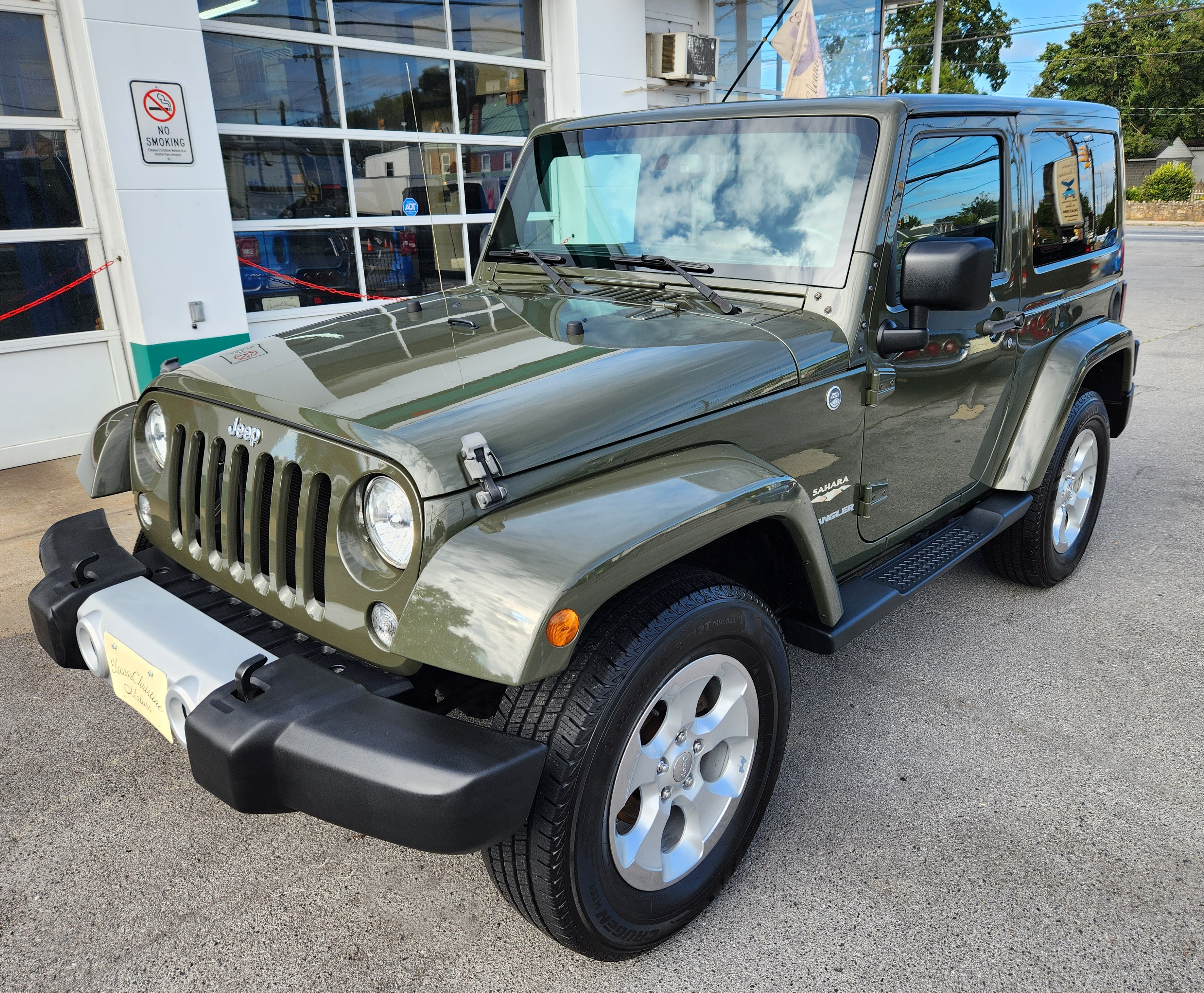 Used 2015 Jeep Wrangler 4WD Sahara image 1
