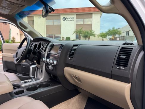 Used 2011 Toyota Sequoia Limited image 30