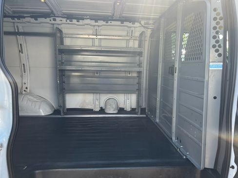 Used 2018 Chevrolet Express 3500 image 14