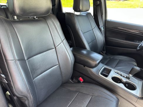 Used 2012 Jeep Grand Cherokee Laredo image 14