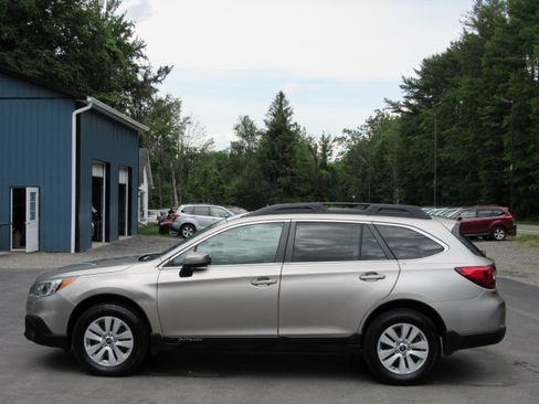 Used 2015 Subaru Outback 2.5i Premium AWD/4WD image 3