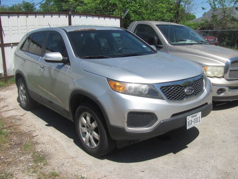 Used 2012 Kia Sorento image 2