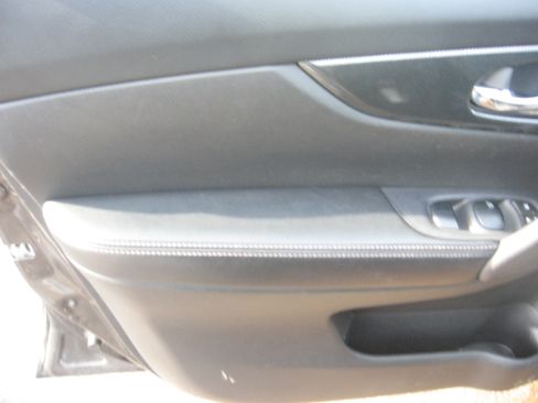 Used 2014 Nissan Rogue SV image 8