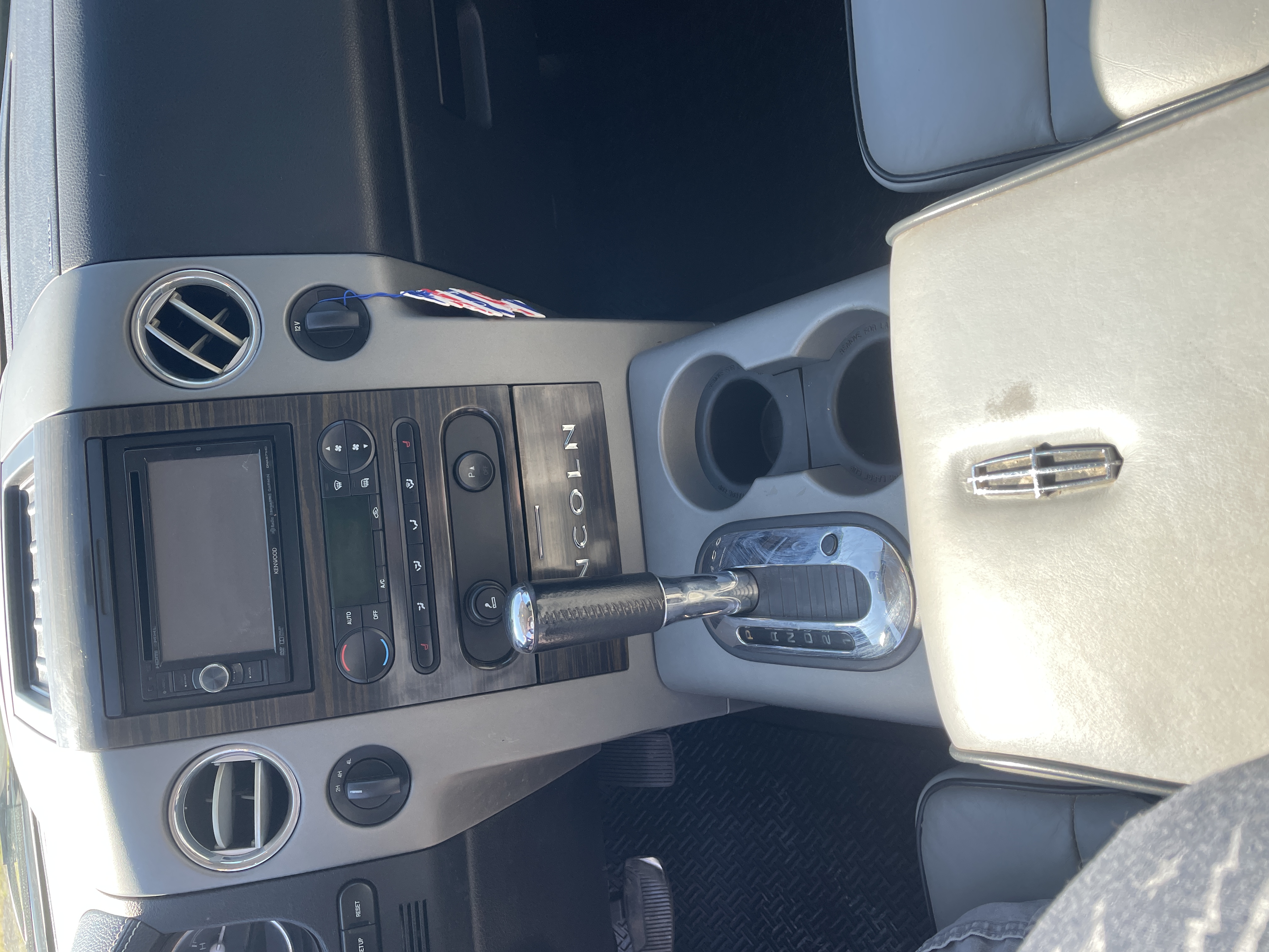 Used 2007 Lincoln Mark LT 4x4 image 12
