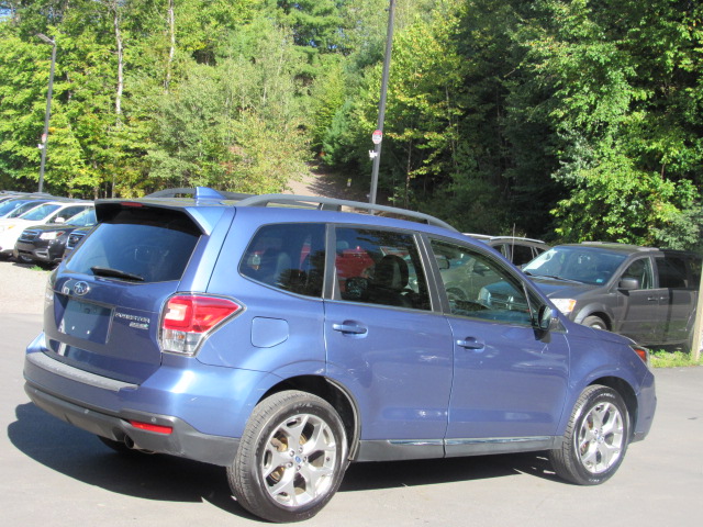 Used 2017 Subaru Forester 2.5i Touring AWD/4WD image 9