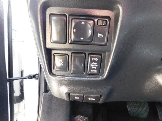 Used 2013 Nissan Juke SL AWD/4WD image 11