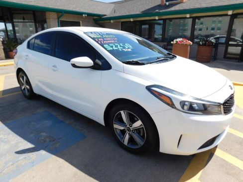Used 2018 Kia Forte LX image 2