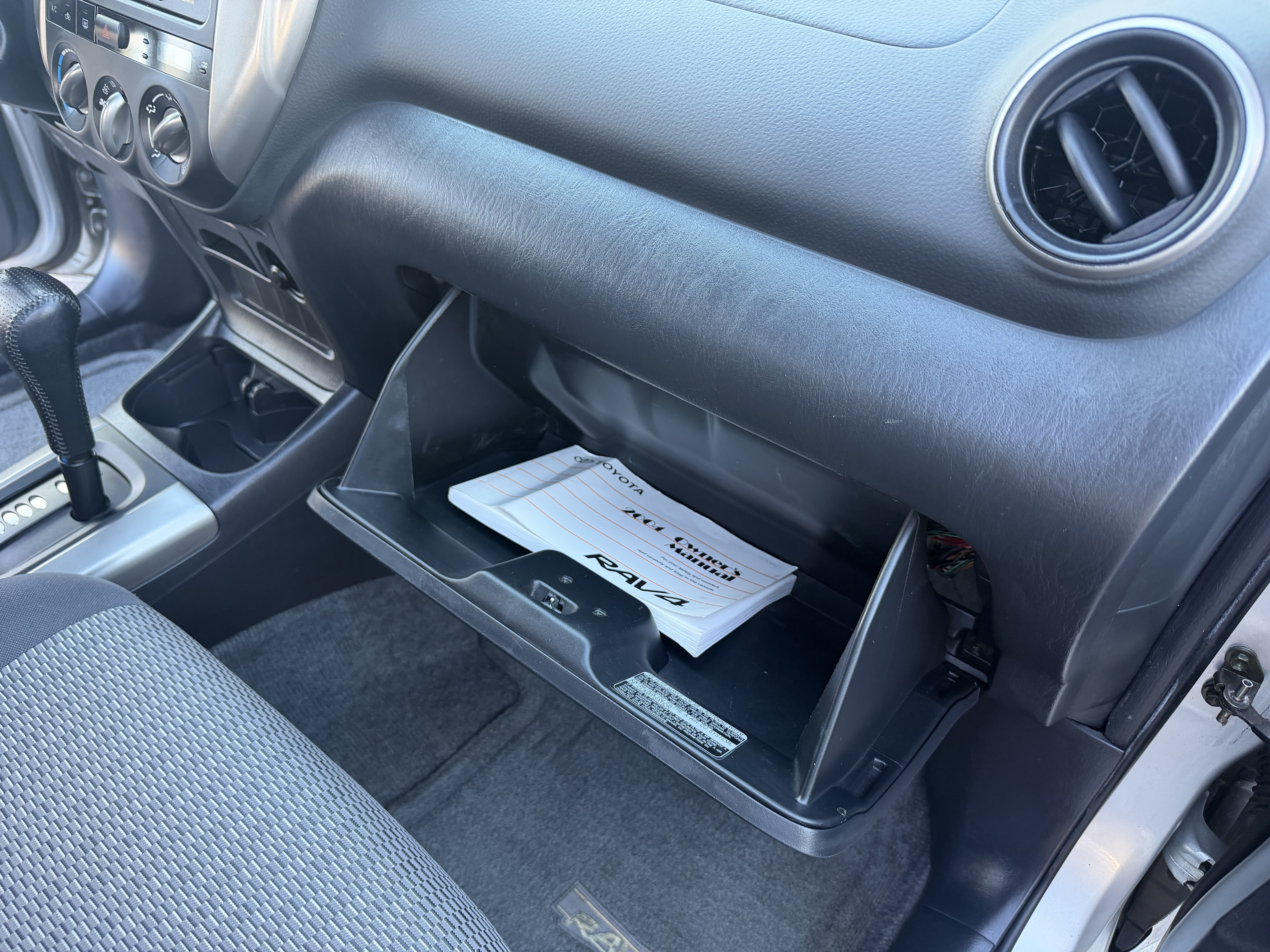 Used 2004 Toyota RAV4 L FWD image 40