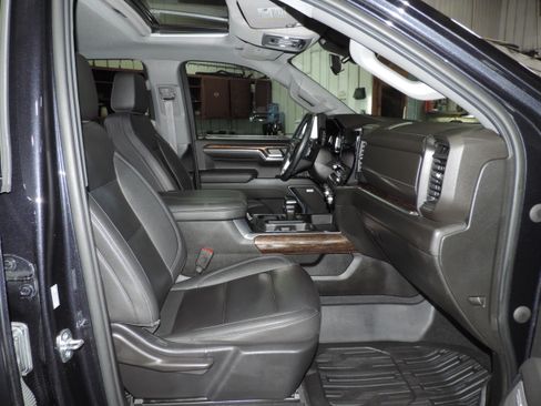 Used 2023 GMC Sierra 1500 4WD Crew Cab Elevation image 31