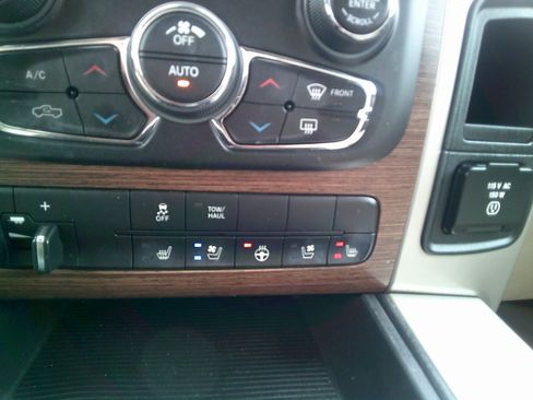 Used 2014 RAM 1500 Laramie AWD/4WD image 16
