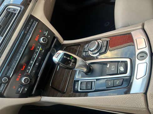 Used 2011 BMW 740Li image 10