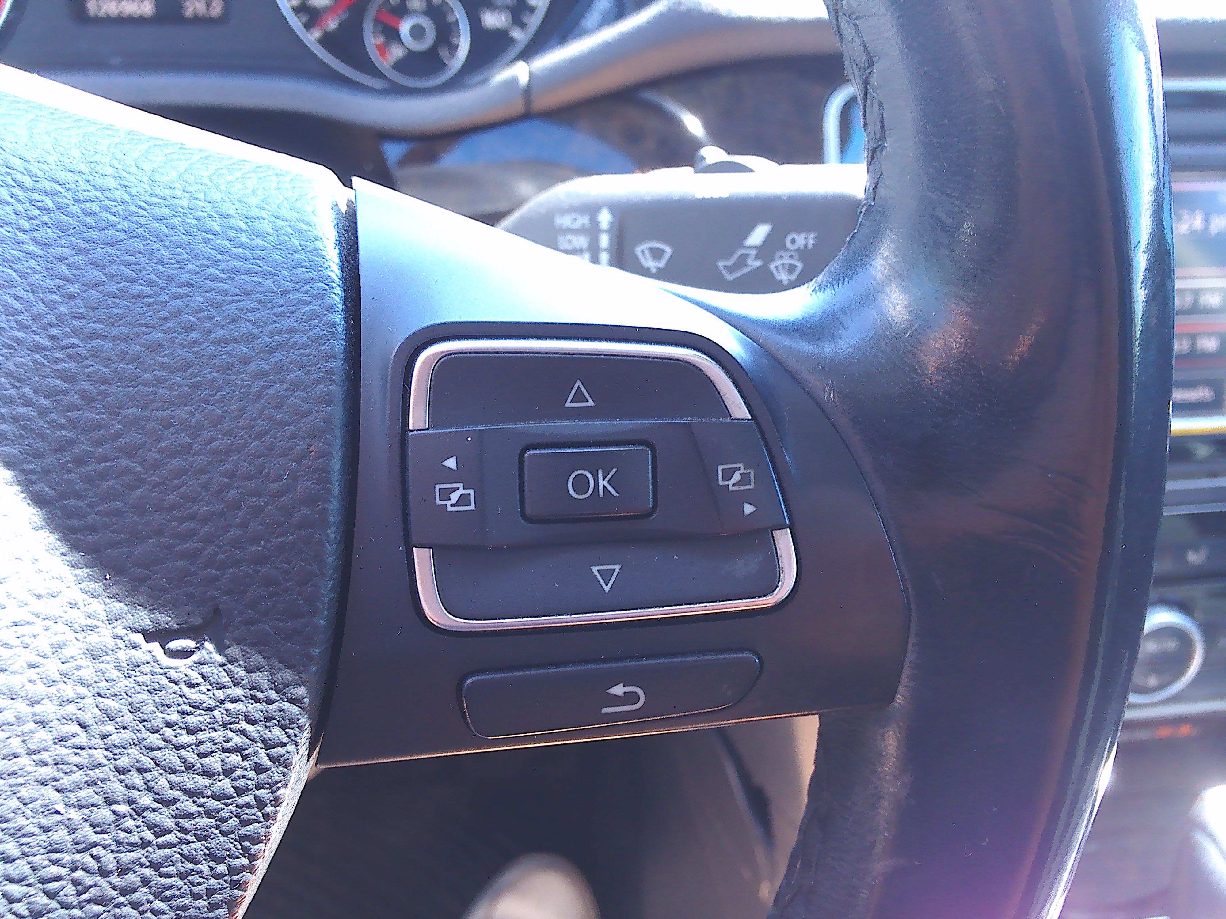Used 2015 Volkswagen Passat TDI FWD image 28