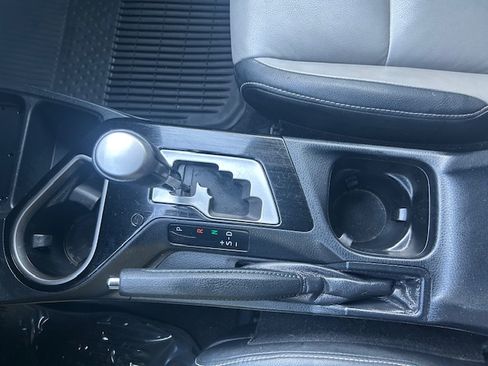 Used 2016 Toyota RAV4 Limited image 19