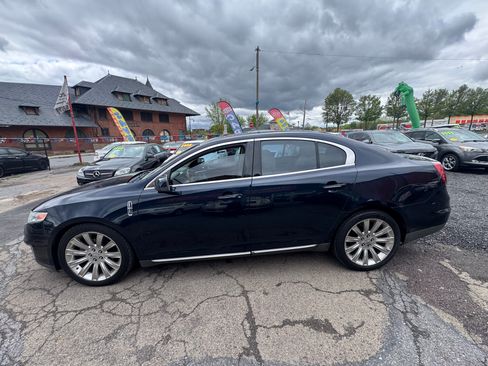 Used 2009 Lincoln MKS AWD image 2