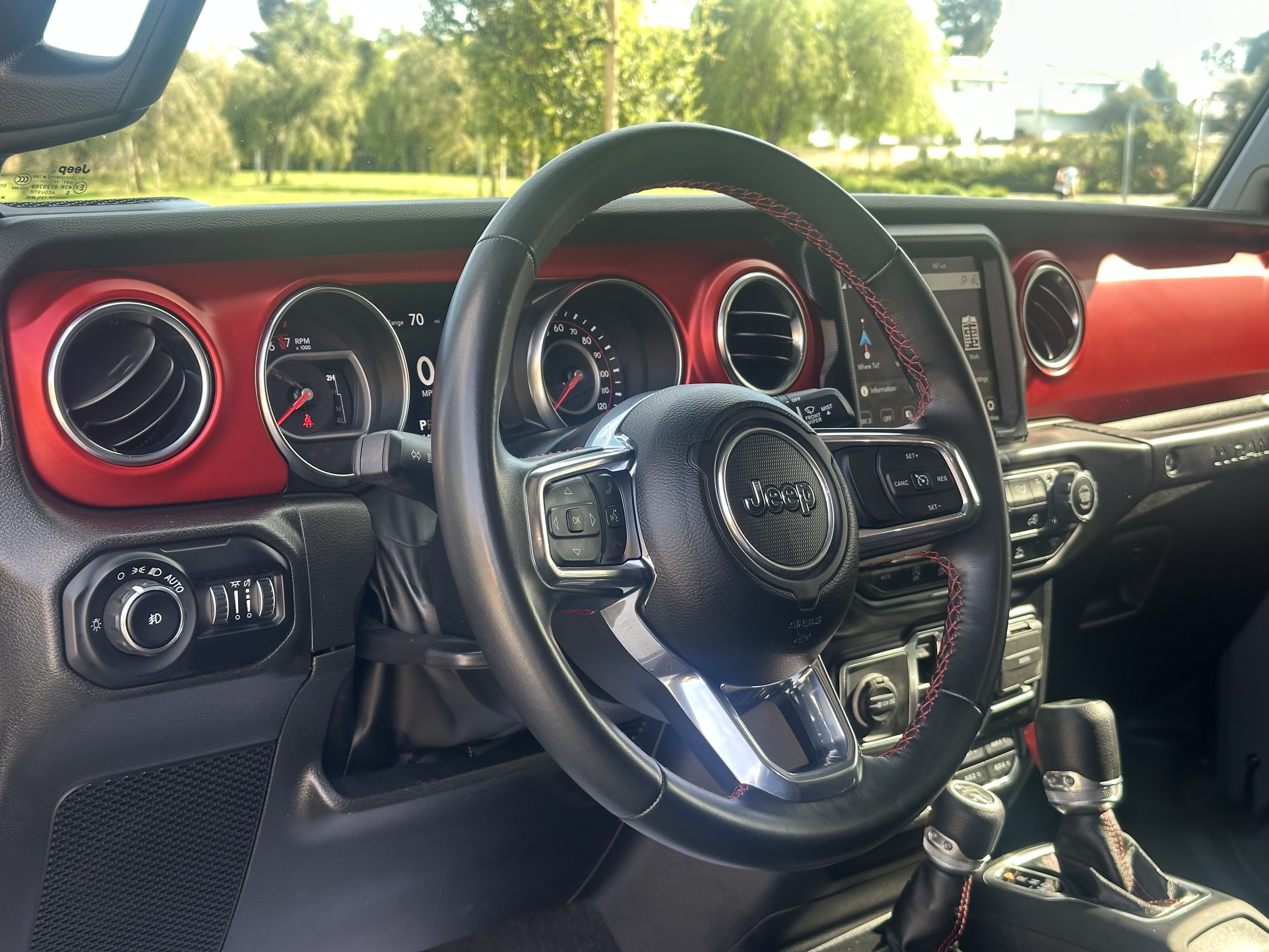 Used 2022 Jeep Wrangler Unlimited Rubicon AWD/4WD image 10