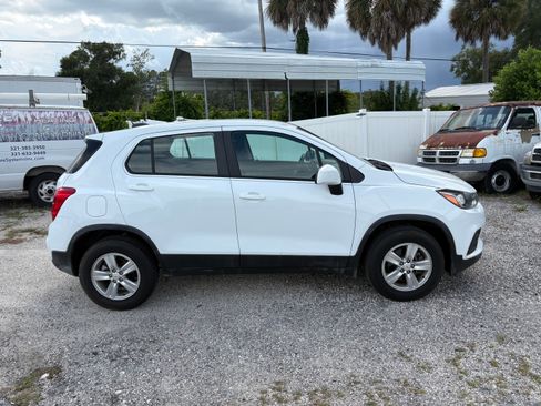 Used 2018 Chevrolet Trax AWD LS image 3