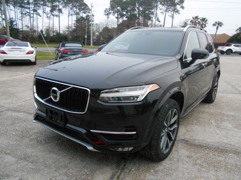Used 2017 Volvo XC90 T6 Momentum image 2