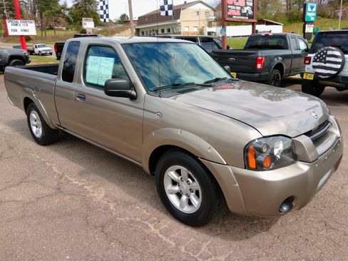 Used 2004 Nissan Frontier XE image 6