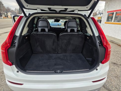 Used 2021 Volvo XC90 T6 Momentum image 13