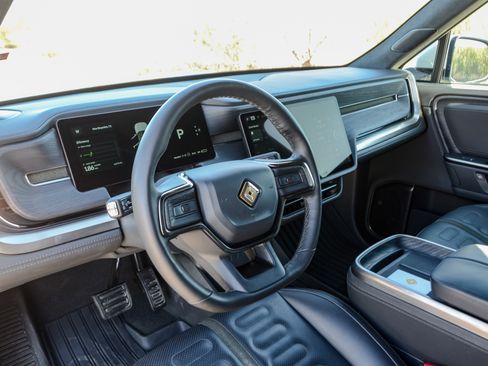 Used 2025 Rivian R1S Adventure image 15