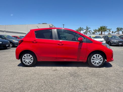 Used 2015 Toyota Yaris L Hatchback FWD image 10