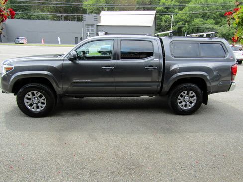 Used 2019 Toyota Tacoma 4x4 Double Cab image 6