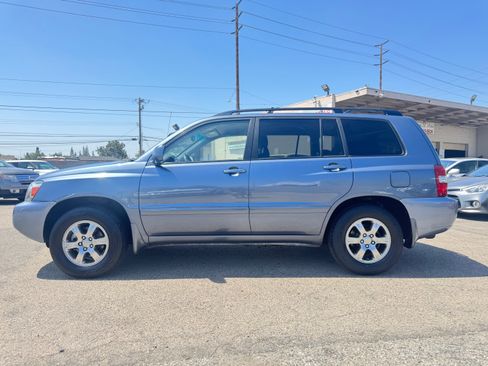 Used 2004 Toyota Highlander w/ 3rd Row FWD image 4
