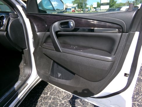 Used 2016 Buick Enclave Premium image 17