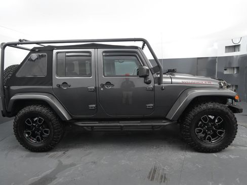 Used 2018 Jeep Wrangler Unlimited Sahara image 6
