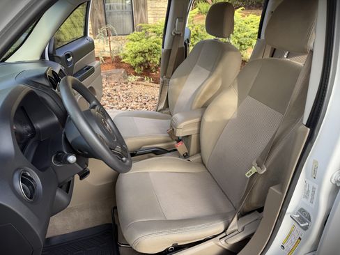 Used 2014 Jeep Patriot Sport image 4