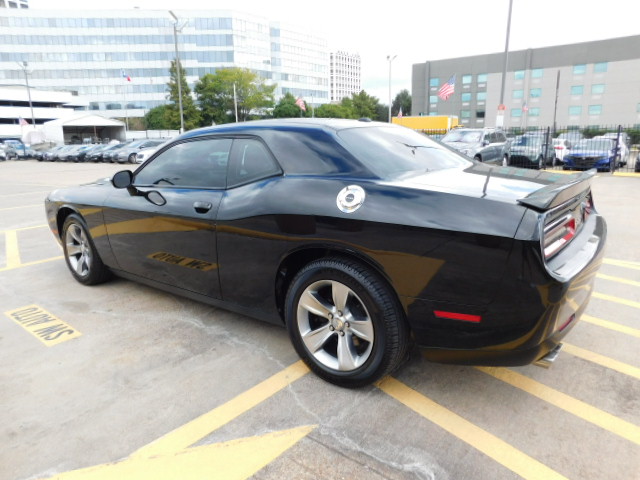 Used 2019 Dodge Challenger SXT RWD image 6