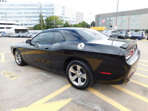 Used 2019 Dodge Challenger SXT image 6