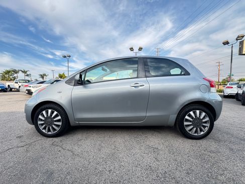 Used 2011 Toyota Yaris image 3
