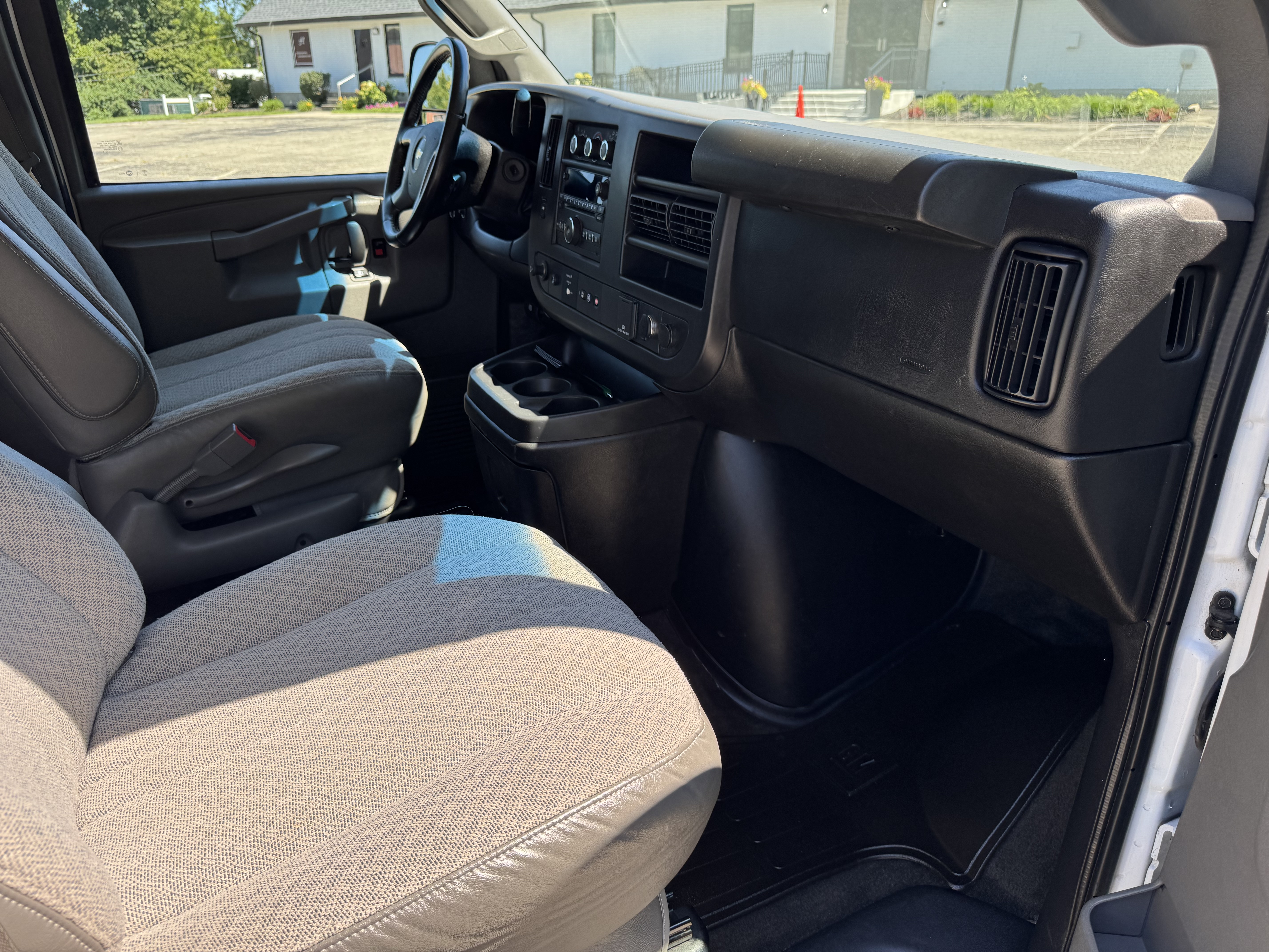 Used 2016 Chevrolet Express 3500 LT Extended Passenger RWD image 6