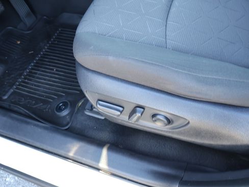 Used 2022 Toyota RAV4 XLE image 18