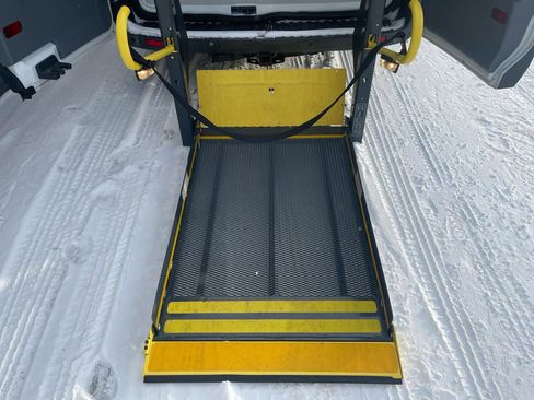 Used 2018 Ford Transit 350 XL image 5