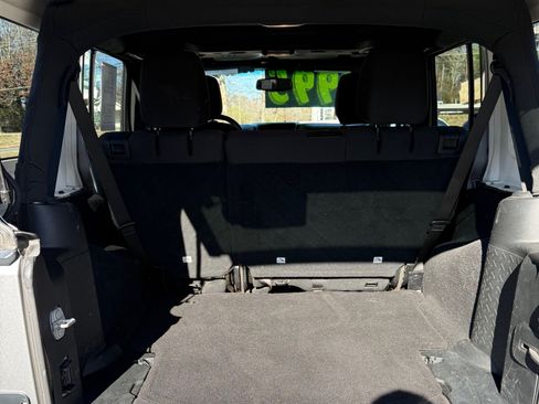 Used 2018 Jeep Wrangler Unlimited Sport image 7