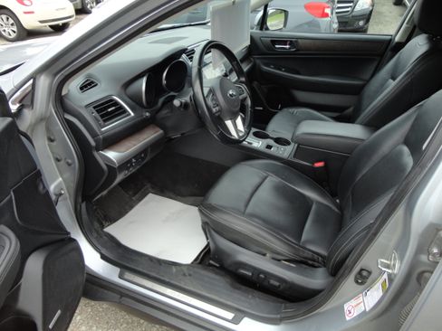 Used 2016 Subaru Outback 2.5i Limited AWD/4WD image 7