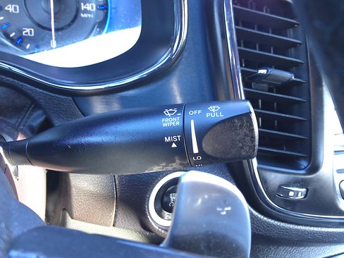 Used 2015 Chrysler 200 S image 29