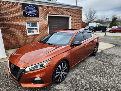 Used 2022 Nissan Altima 2.0 SR image 2