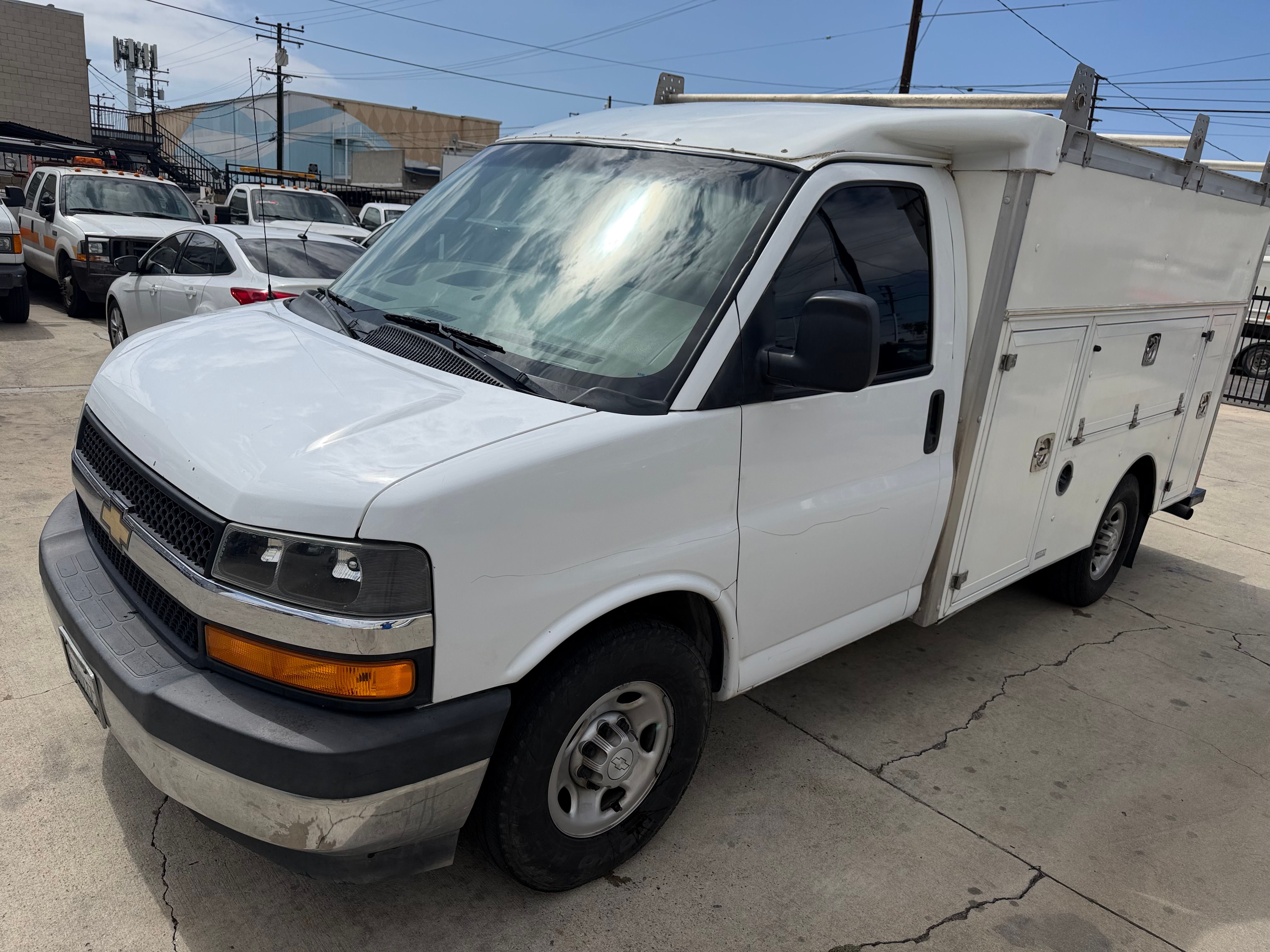 Used 2019 Chevrolet Express 3500 UNAVAIL RWD image 3
